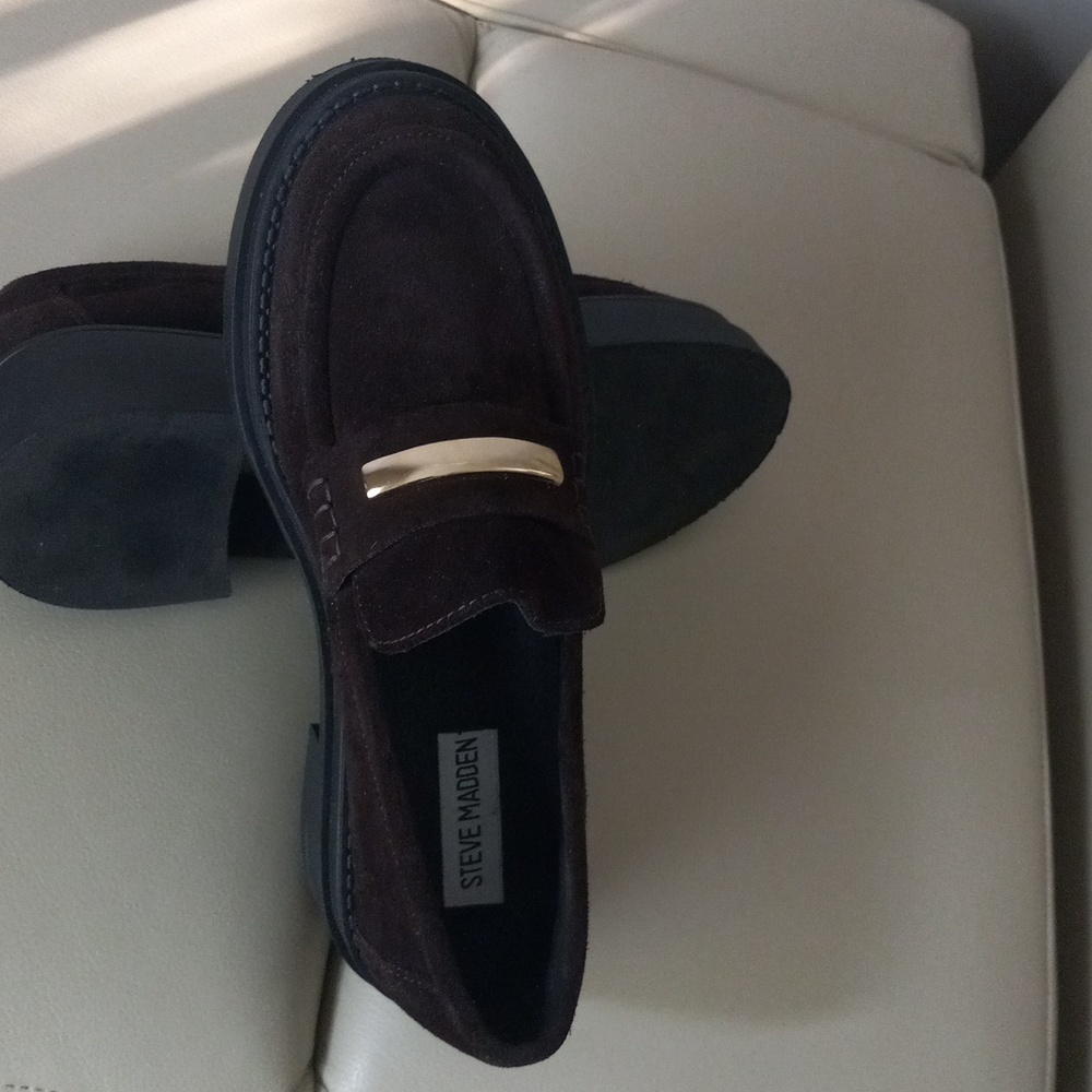 Steve Madden Chocolate Suede Platform Loafers with Gold Bar Detail Size 6.5 - Picture 8 of 15